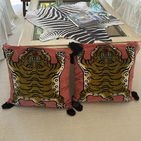 House of Hackney Saber Pillow (L) - Picture 5 of 5